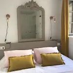 Les Toiles Du 15 Frühstückspension Montaren-et-Saint-Médiers