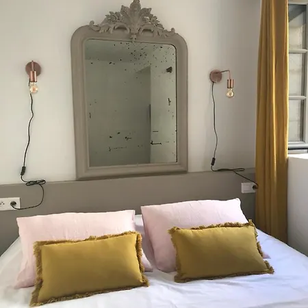 Les Toiles Du 15 Bed and breakfast Montaren-et-Saint-Médiers