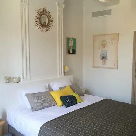 Les Toiles Du 15 Bed & Breakfast *